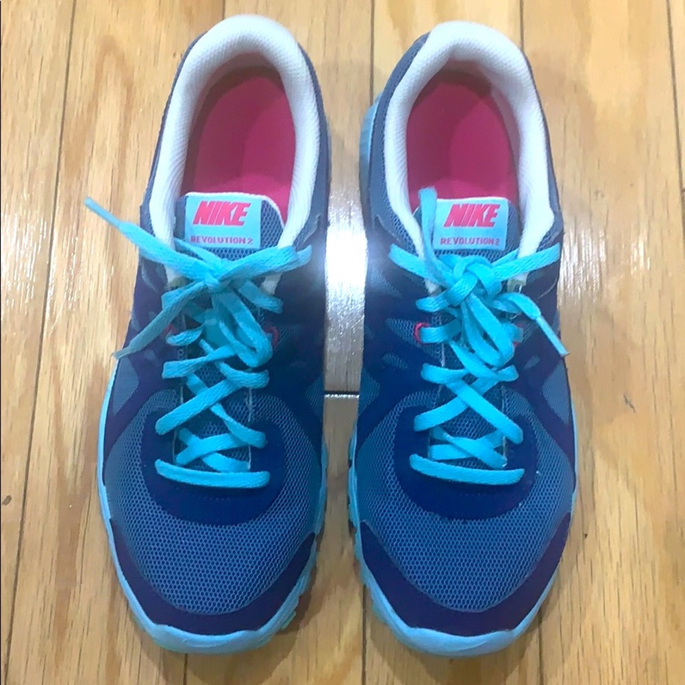 Nike Revolution 2 Sneakers